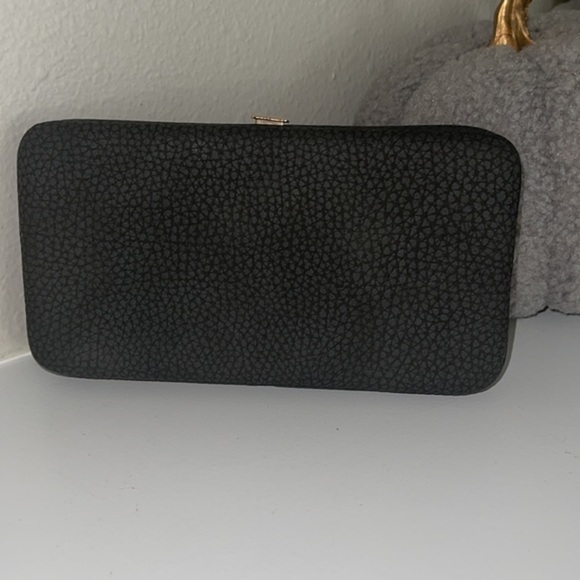 CellularOutfitter Bow Clutch Wallet Hideaway Wristlet - Picture 3 of 5